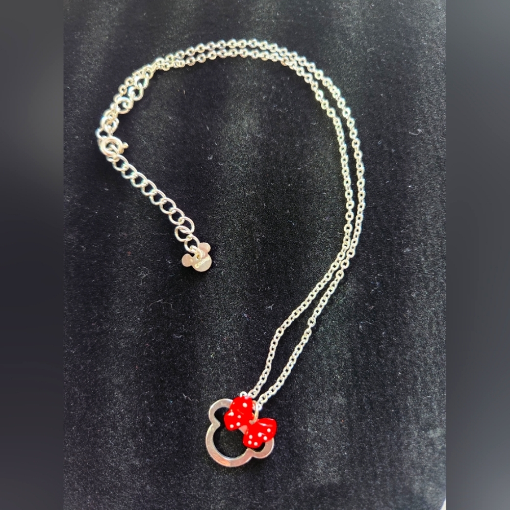 Minnie Mouse Pendant w/ Silver Tone Necklace